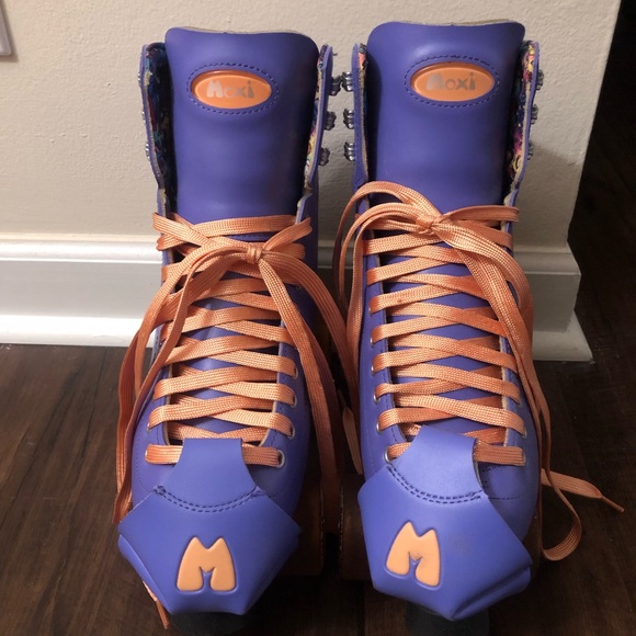 Moxi Skates- Beach Bunny Periwinkle Sunset - Picture 1 of 5